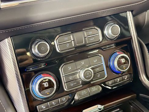 Used 2024 GMC Yukon Denali Ultimate AWD/4WD image 17