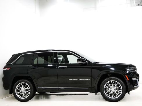 Used 2022 Jeep Grand Cherokee Summit w/ Luxury Tech Group V AWD/4WD image 5