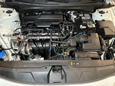 Used 2023 Hyundai Elantra SE image 22