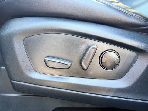 Used 2023 Ford Explorer XLT w/ Equipment Group 202A AWD/4WD image 19