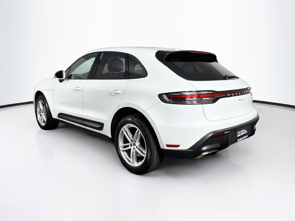 Certified 2023 Porsche Macan AWD/4WD image 3