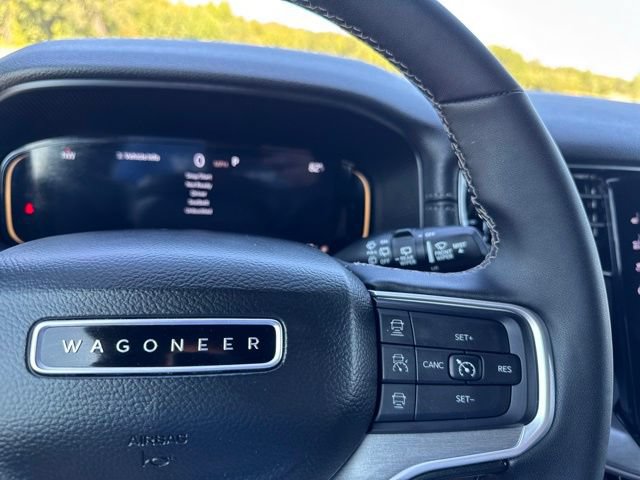 Used 2025 Jeep Wagoneer Series II AWD/4WD image 15