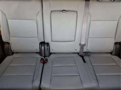 Used 2024 Chevrolet Suburban LT image 18