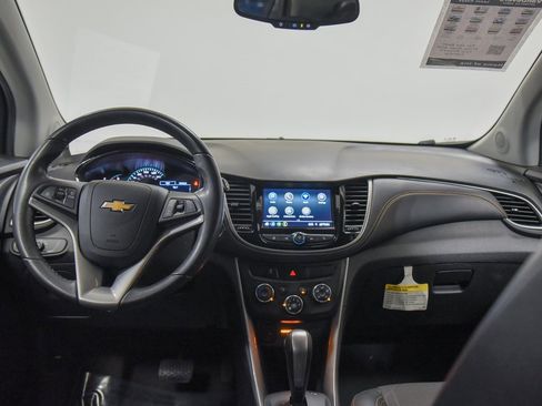 Used 2022 Chevrolet Trax LT w/ LT Convenience Package image 24