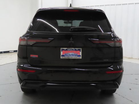 New 2026 Mitsubishi Outlander LE FWD image 4