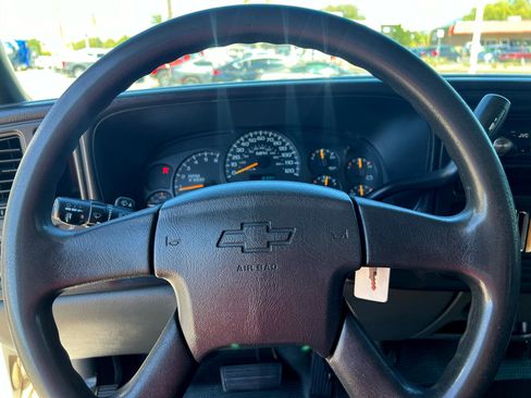 Used 2005 Chevrolet Silverado 3500 4x4 Extended Cab w/ Snow Plow Prep Package image 10