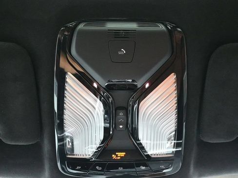 Used 2021 BMW X7 M50i w/ Dynamic Handling Package AWD/4WD image 21