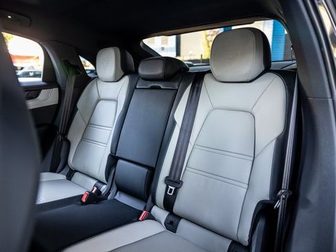 Certified 2025 Porsche Cayenne Coupe image 29