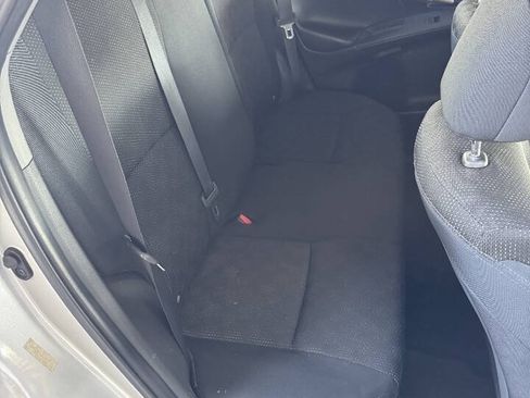Used 2009 Pontiac Vibe w/ Preferred Package FWD image 16