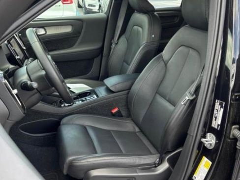 Used 2025 Volvo XC40 B5 Plus AWD/4WD image 2