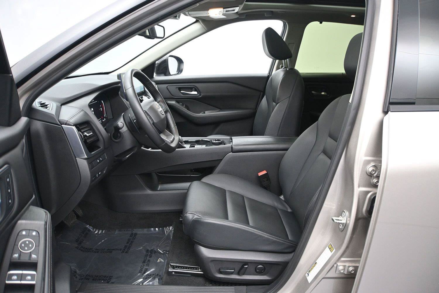 Certified 2025 Nissan Rogue SL w/ SL Premium Package AWD/4WD image 7