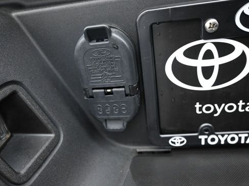 Used 2022 Ford F250 Lariat w/ Chrome Package image 38