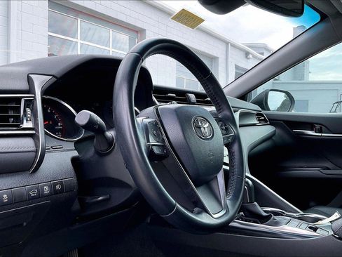 Used 2020 Toyota Camry XSE image 6