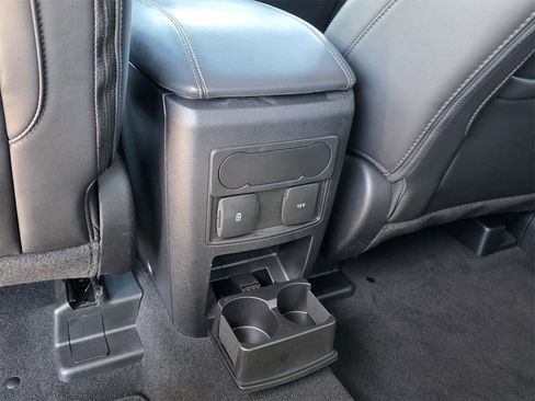 Used 2022 Ford Explorer XLT w/ Equipment Group 202A image 20