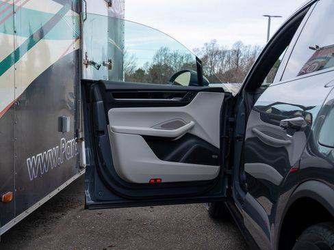 New 2025 Porsche Macan 4S Electric image 18