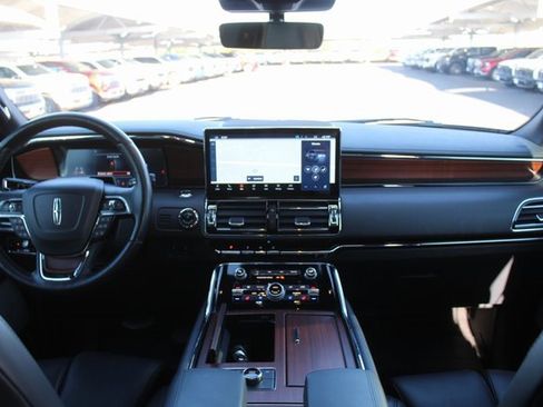 Used 2024 Lincoln Navigator L Reserve image 30