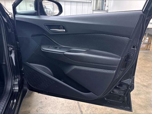 Used 2018 Toyota C-HR XLE FWD image 26