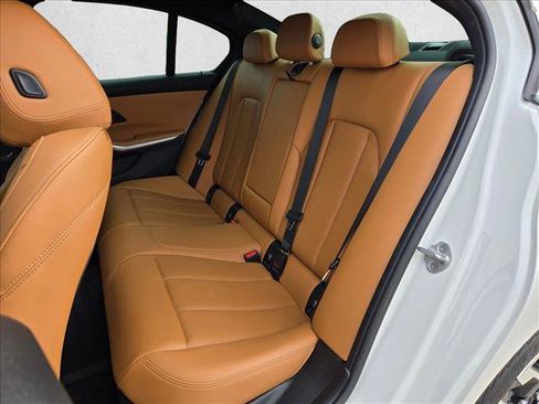 Used 2025 BMW 330i Sedan w/ Premium Package image 20