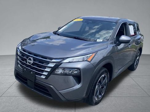 Used 2025 Nissan Rogue SV FWD image 2
