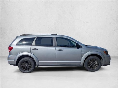 Used 2019 Dodge Journey SE w/ Blacktop Package image 2