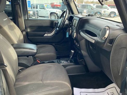 Used 2017 Jeep Wrangler Unlimited Rubicon w/ Cold Weather Group image 20