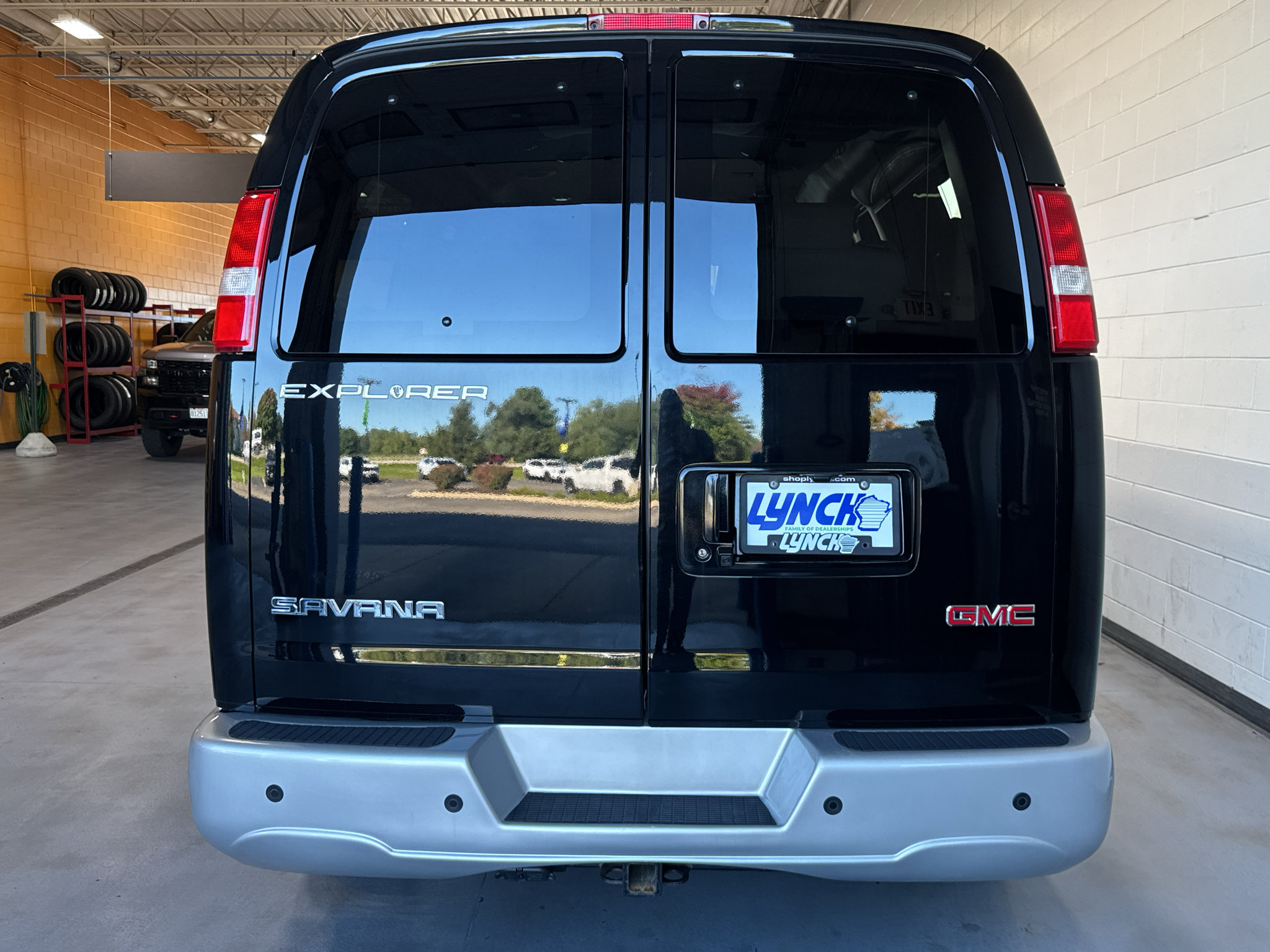 Used 2023 GMC Savana 2500 RWD image 4