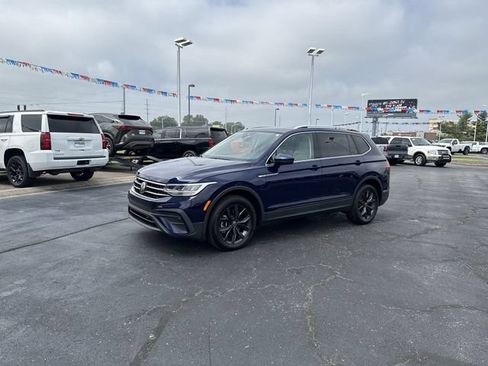 Used 2024 Volkswagen Tiguan SE FWD image 2