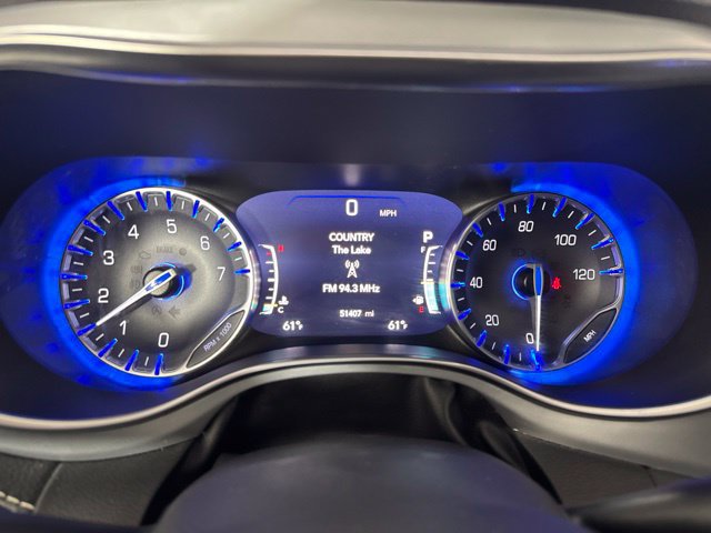 Used 2025 Chrysler Pacifica Limited FWD image 17