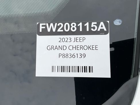 Used 2023 Jeep Grand Cherokee L Laredo RWD image 30