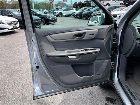 Used 2017 Chevrolet Traverse Premier AWD/4WD image 24