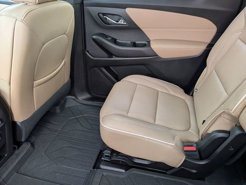 Used 2023 Chevrolet Traverse Premier image 14