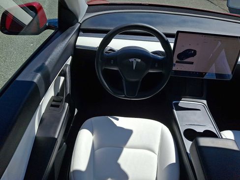 Used 2021 Tesla Model Y Long Range image 12