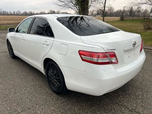 Used 2011 Toyota Camry LE image 7
