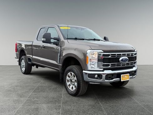 Certified 2023 Ford F250 XLT w/ FX4 Off-Road Package AWD/4WD image 5