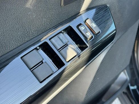 Used 2017 Toyota RAV4 Limited image 18