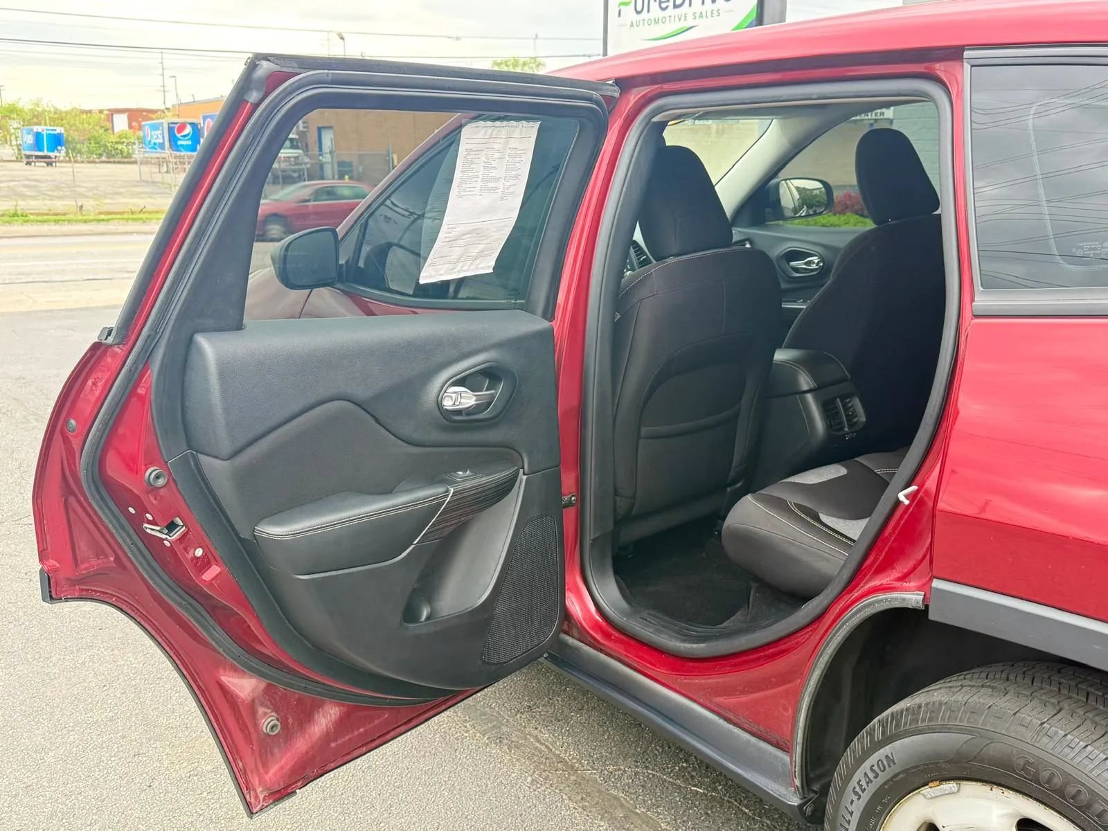 Used 2014 Jeep Cherokee Sport FWD image 17