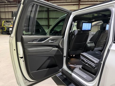 Used 2021 Cadillac Escalade ESV Sport w/ Driver Assist Tech Package AWD/4WD image 16