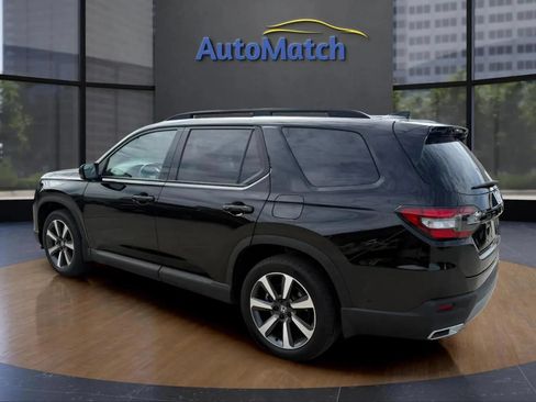 Used 2025 Honda Pilot Touring image 7