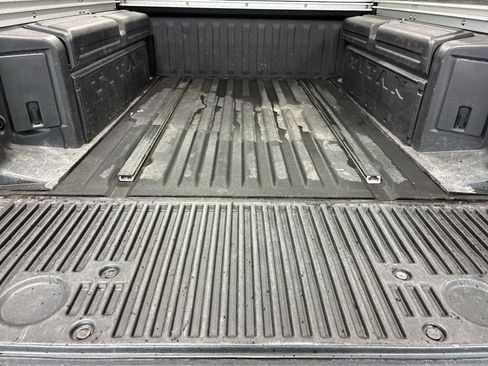 Used 2018 Nissan Titan S image 20