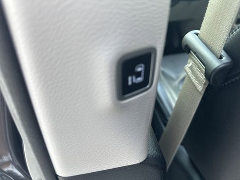Used 2023 Chrysler Pacifica Touring-L FWD image 25
