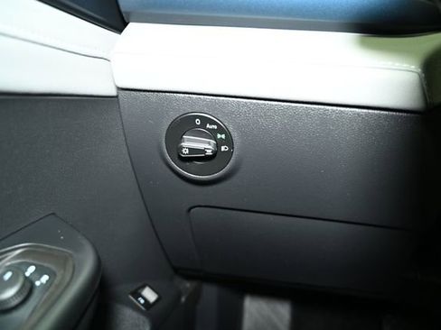 Used 2024 Volkswagen Taos SE image 42