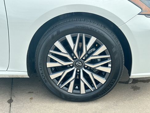 Used 2026 Nissan Altima 2.5 SV FWD image 10