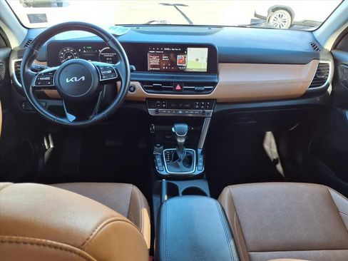 Used 2024 Kia Seltos EX image 2