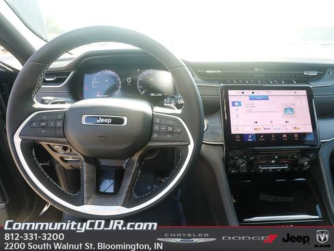 New 2025 Jeep Grand Cherokee L Limited AWD/4WD image 12