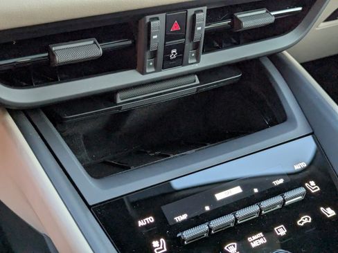 Used 2025 Porsche Macan Electric image 25