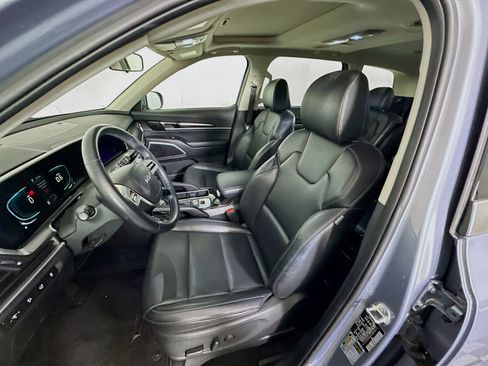 Used 2025 Kia Telluride S image 13