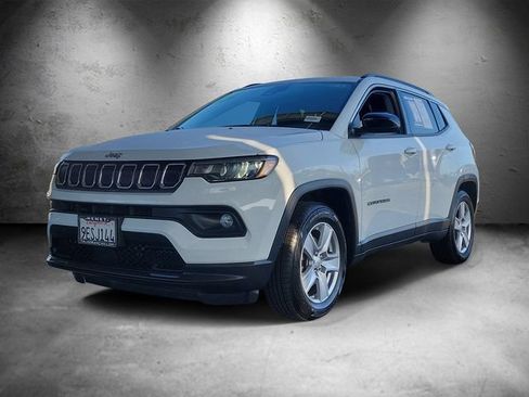 Used 2022 Jeep Compass Latitude FWD image 5