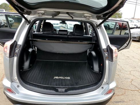 Used 2016 Toyota RAV4 SE image 39