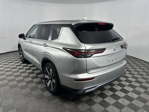 Used 2025 Mitsubishi Outlander SE FWD image 6
