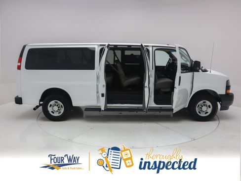 Used 2023 Chevrolet Express 3500 LS RWD image 3